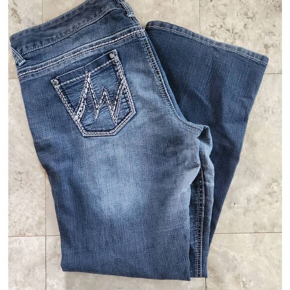 28  Maurices straight leg medium wash jeans, short - Picture 1 of 9